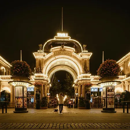 Large In By Tivoli Gardens * Koppenhága