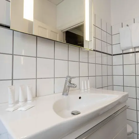 Large In By Tivoli Gardens Apartamento