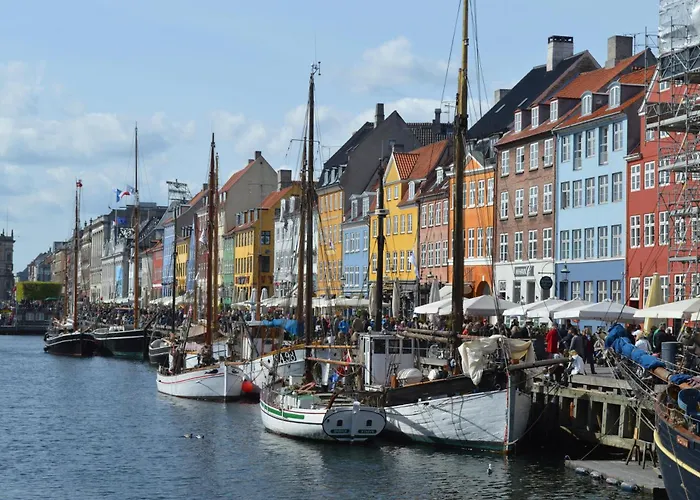 Large In By Tivoli Gardens Daire