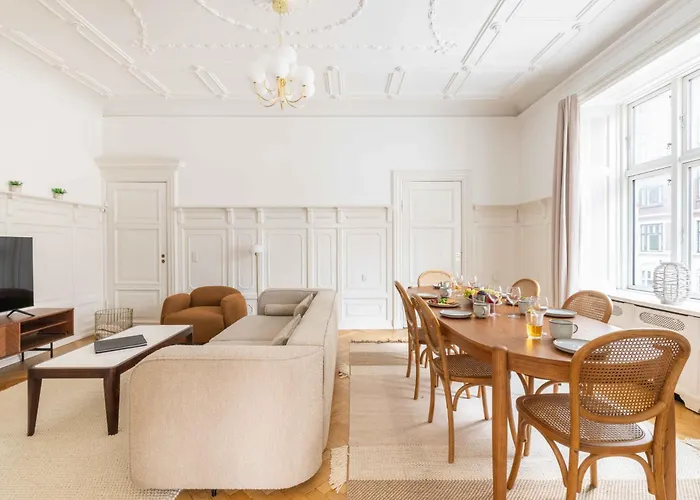 Daire Large In By Tivoli Gardens