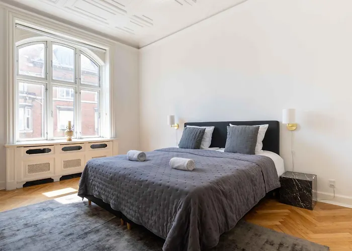 Large In By Tivoli Gardens Daire *