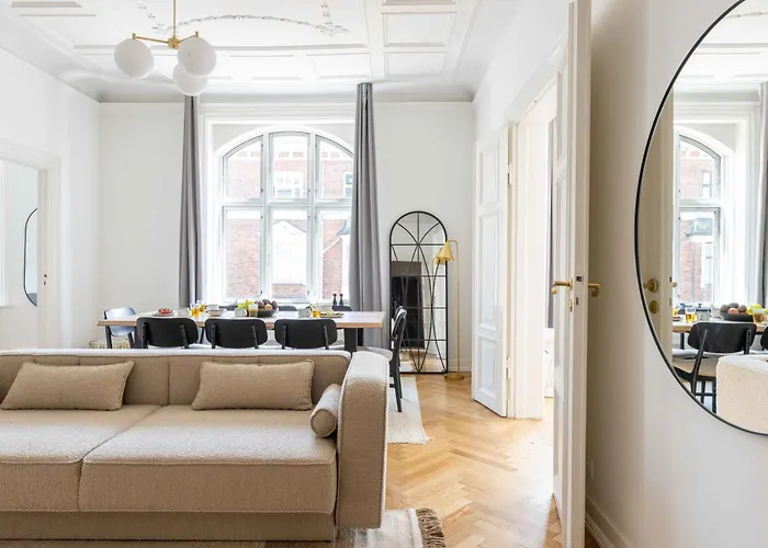 Daire Large In By Tivoli Gardens *