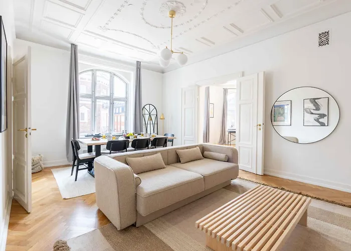 Large In By Tivoli Gardens Daire Kopenhag