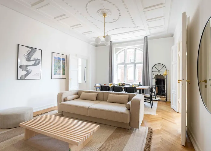 Daire Large In By Tivoli Gardens