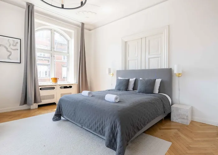 Large In By Tivoli Gardens Daire *