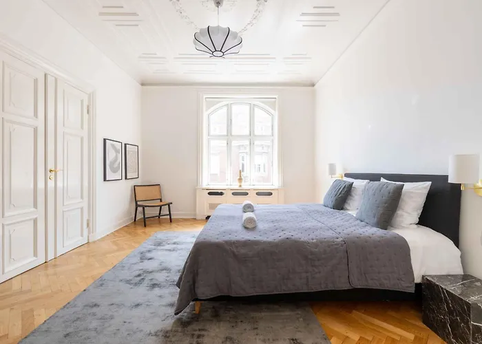 Daire Large In By Tivoli Gardens *