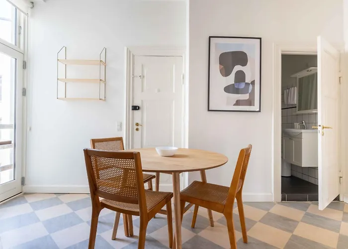 Large In By Tivoli Gardens Daire *