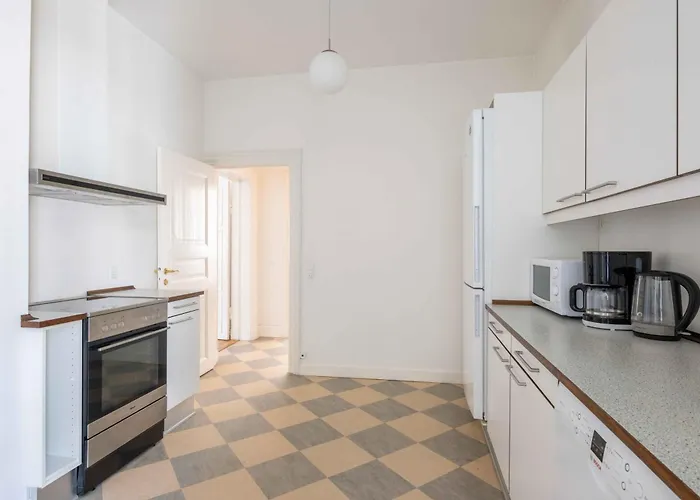 Large In By Tivoli Gardens Kopenhag