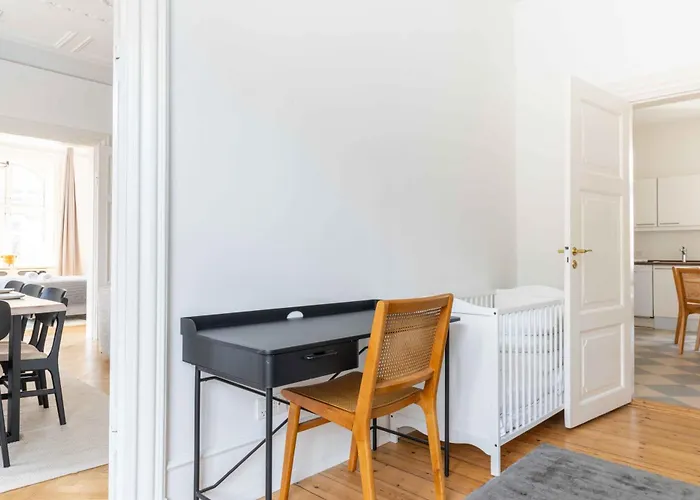 Large In By Tivoli Gardens * Kopenhag