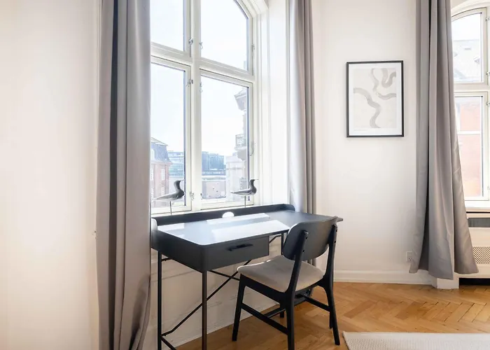 Large In By Tivoli Gardens Daire