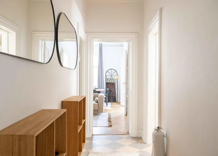 Daire Large In By Tivoli Gardens