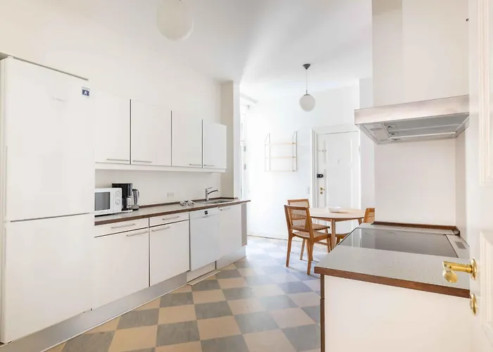 Large In By Tivoli Gardens Daire *