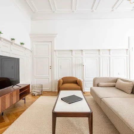 Large In By Tivoli Gardens Apartament