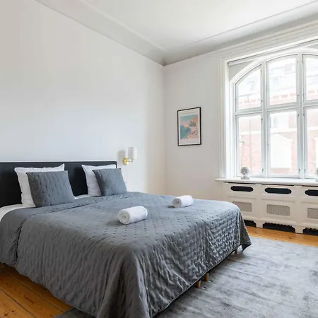 Large In By Tivoli Gardens Apartament Kopenhaga