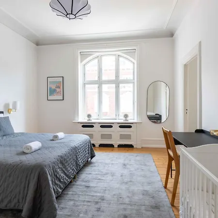Large In By Tivoli Gardens Apartament