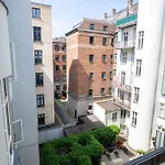 Large In By Tivoli Gardens Apartman